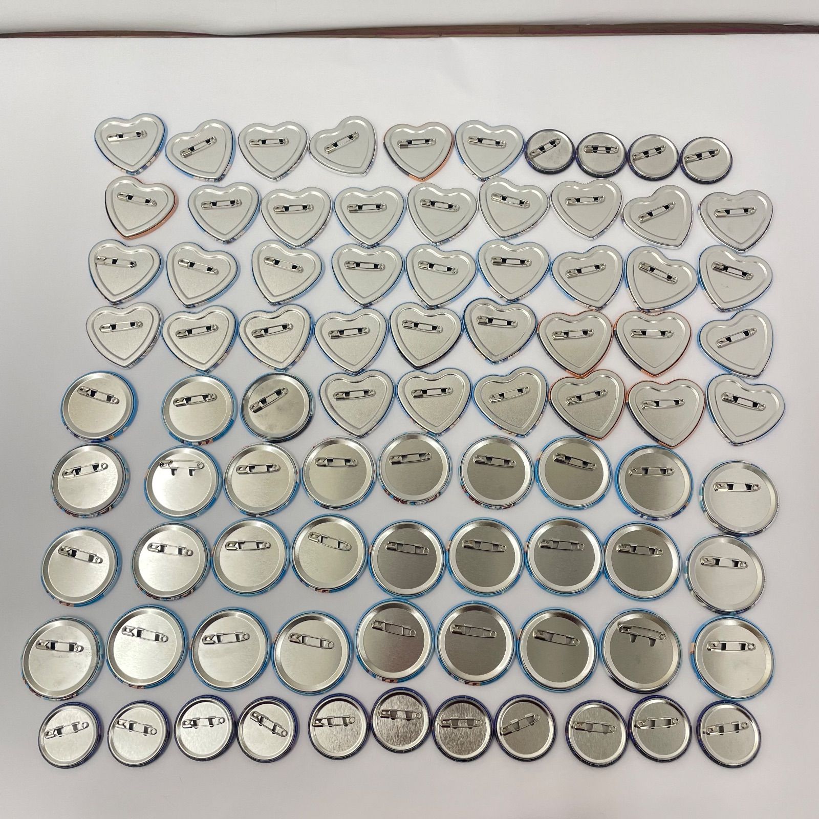 瀬戸店】すとぷり ころん 缶バッジ セット【710-8475】 - メルカリ