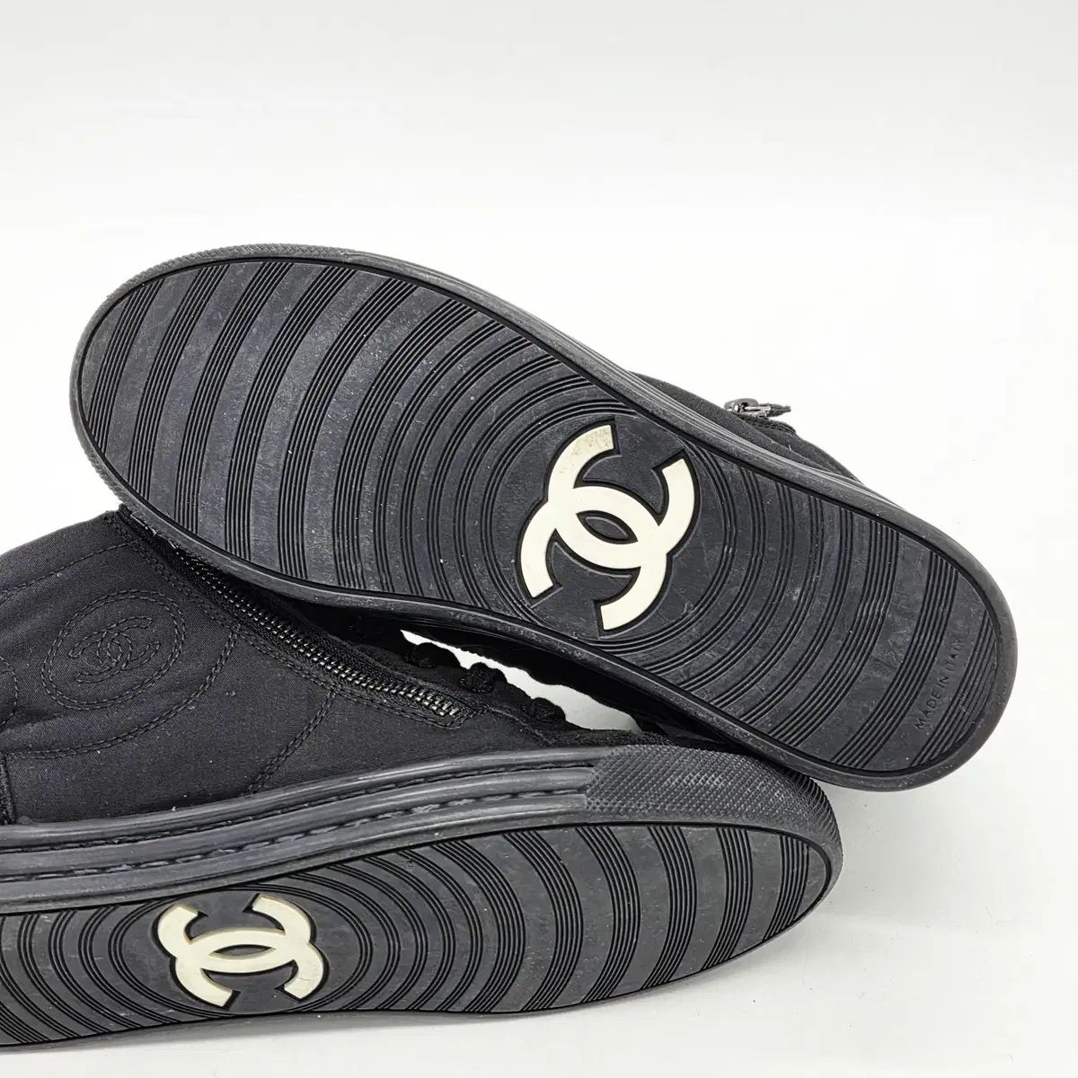 ハイトップ スニーカー