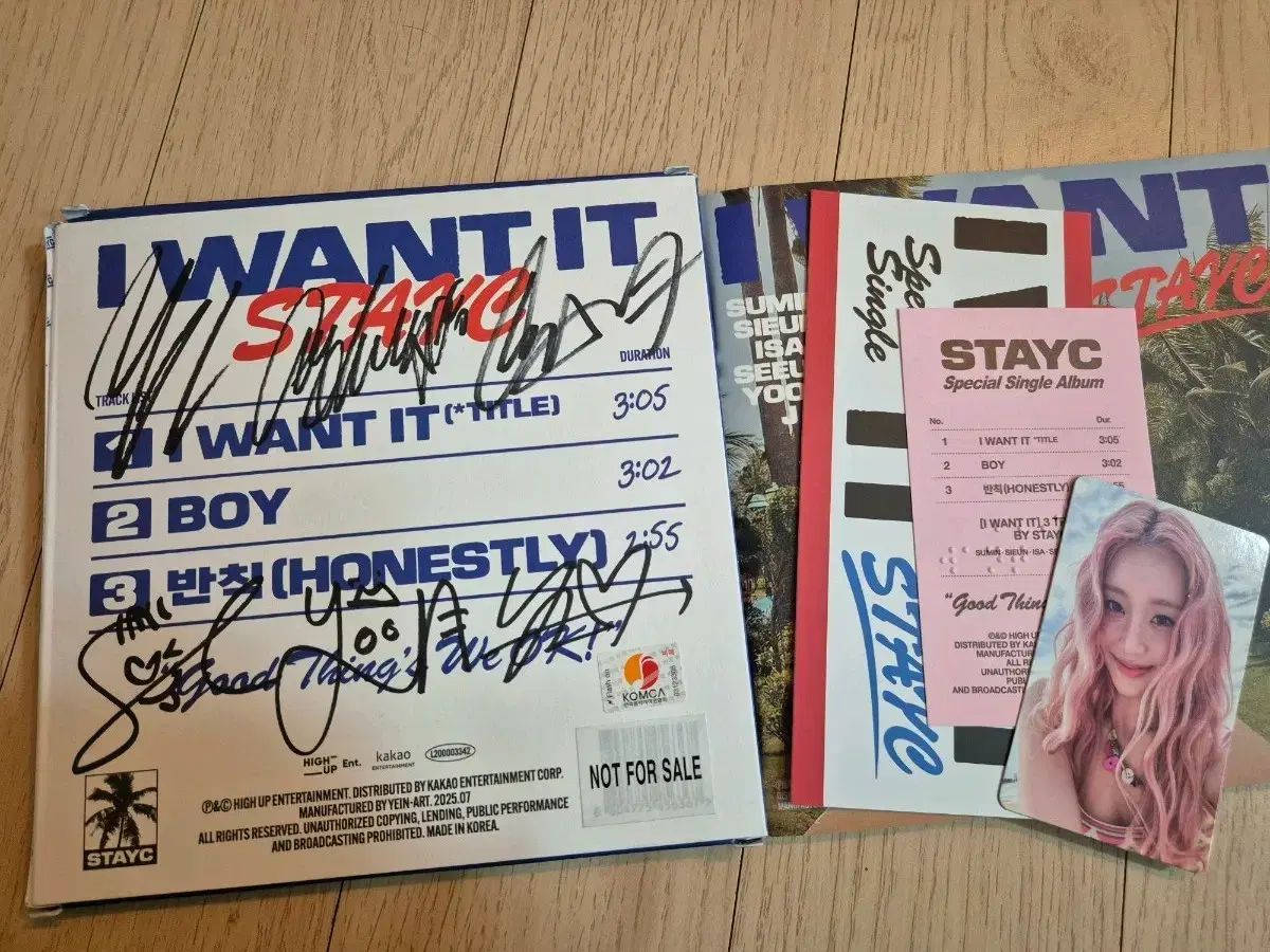 STAYC サイン入りクリアファイル STAYC(ステイシー) サイン入り STAYC（ステイシー）サイン アルバム