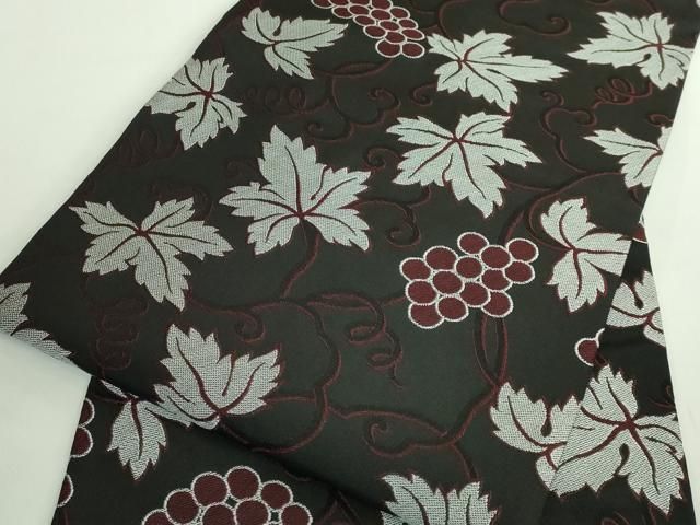 葡萄蔦の葉文 黒地