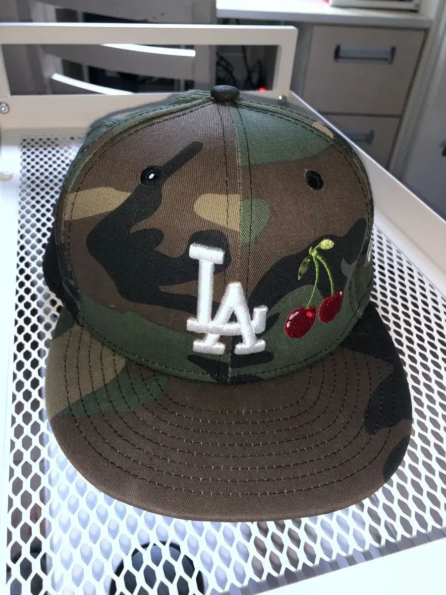ERA LA カモフラージュ ベースボールキャップ さくらんぼ 刺繍