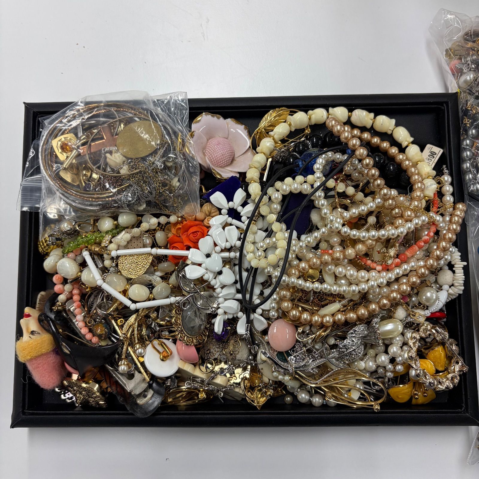 イミテーションアクセサリー約2.8kgまとめ売り イミテーションアクセサリー まとめ売り 【アクセサリー】4.0㎏超え