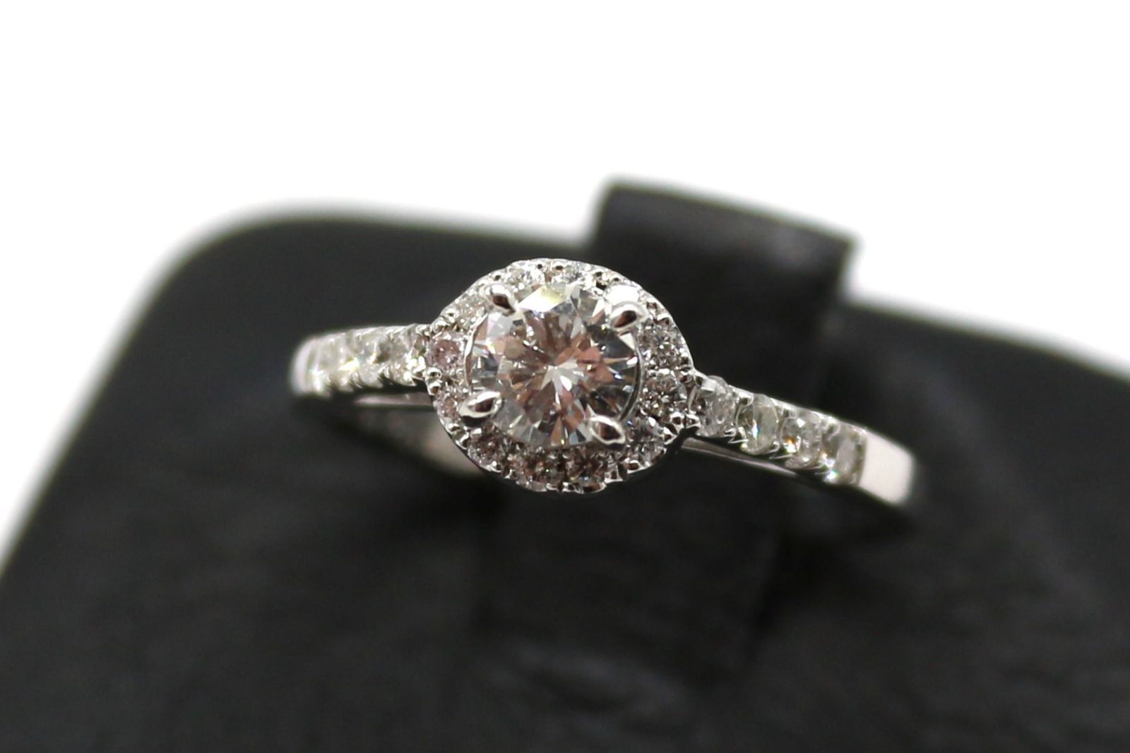 PT 900 ダイヤモンド取り巻きリング 8号