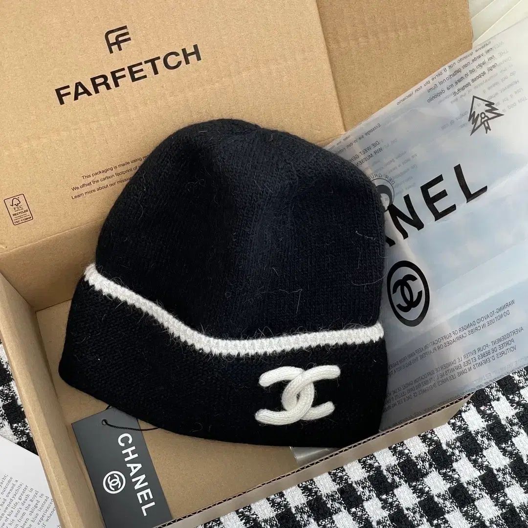 シャネル ブラック 白 ロゴ ビーニー