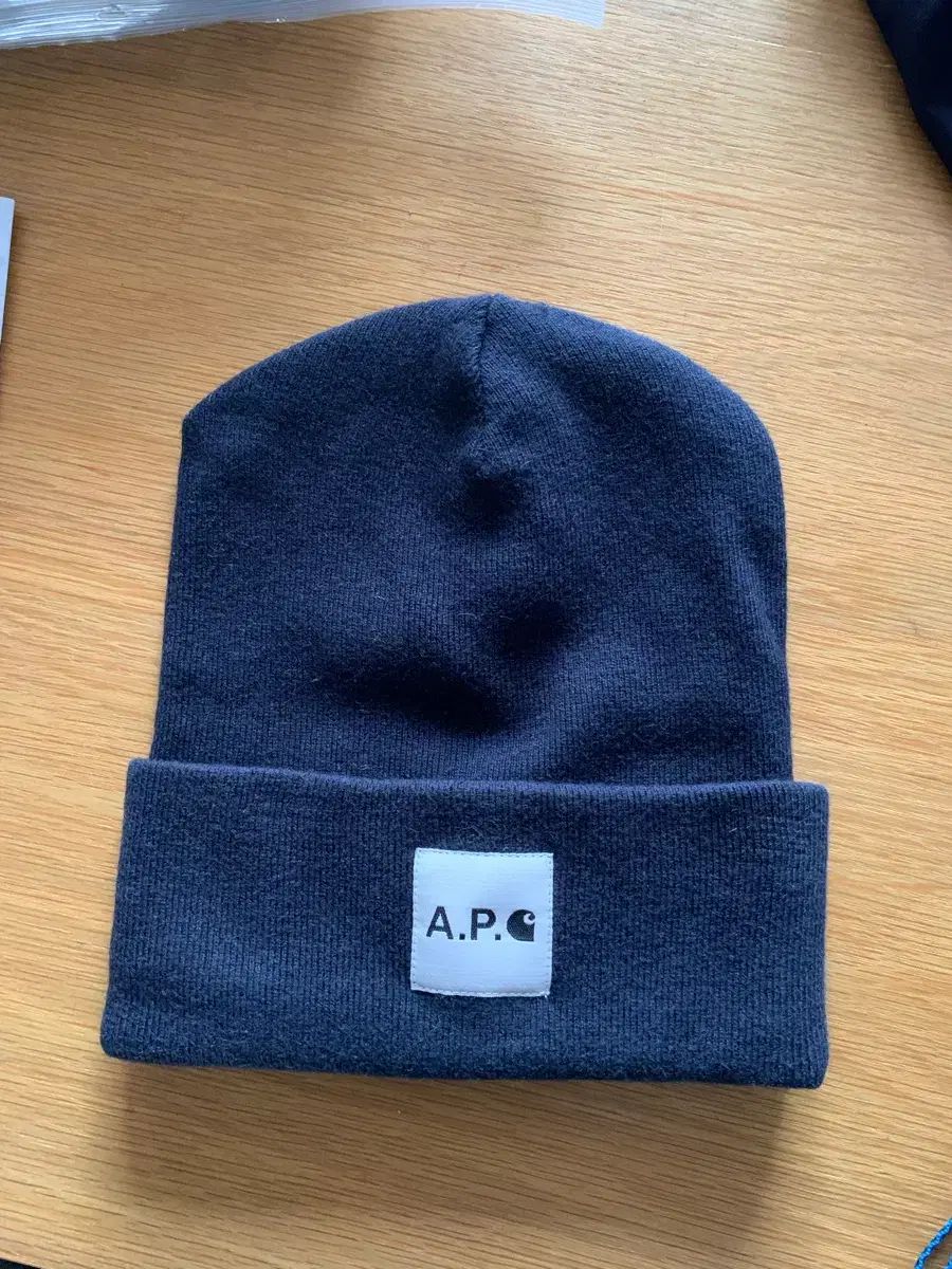 まーくん　A.P.C × carhartt コラボビーニー　ニット帽 A P C と Carhartt のコラボ ビーニーです - メルカリ