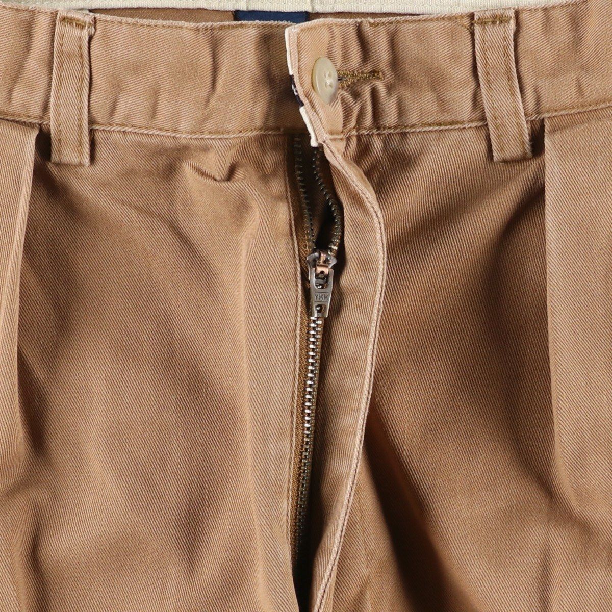 ツータック チノパンツ