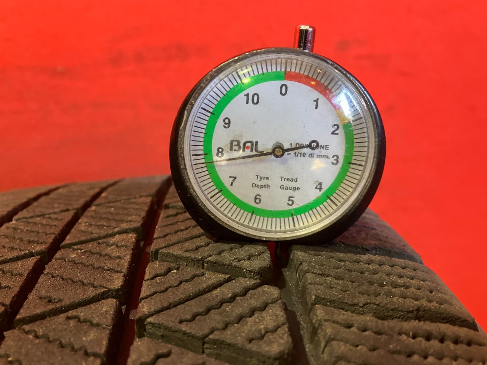 スタッドレスタイヤ 225|50 R 18 VRX 3 4本SET