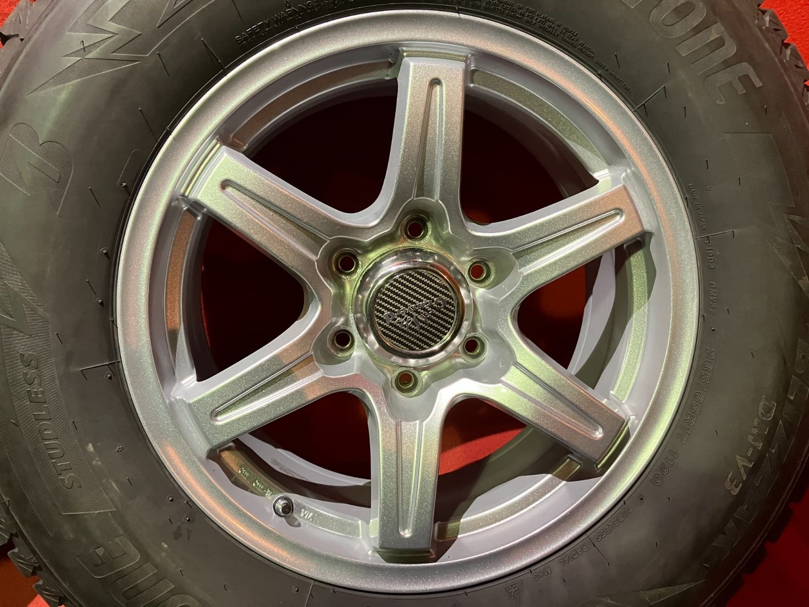 スタッドレスタイヤホイールセット 265|65 R 17 DM-V 3 x 7.5 25 139.7|6 H hub 107 mm 社外 Granverd 4本SET