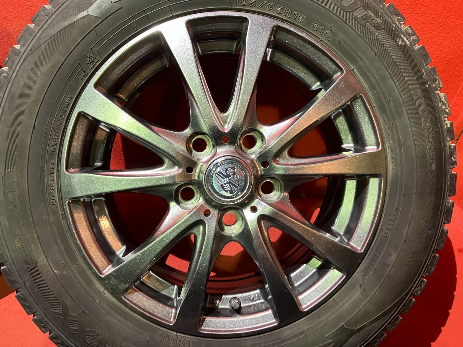 スタッドレスタイヤホイールセット 195|65 R 15 DUNLOP WM 02 x 6.0 52 114.3|5 H 社外 T.R.G. 4本SET