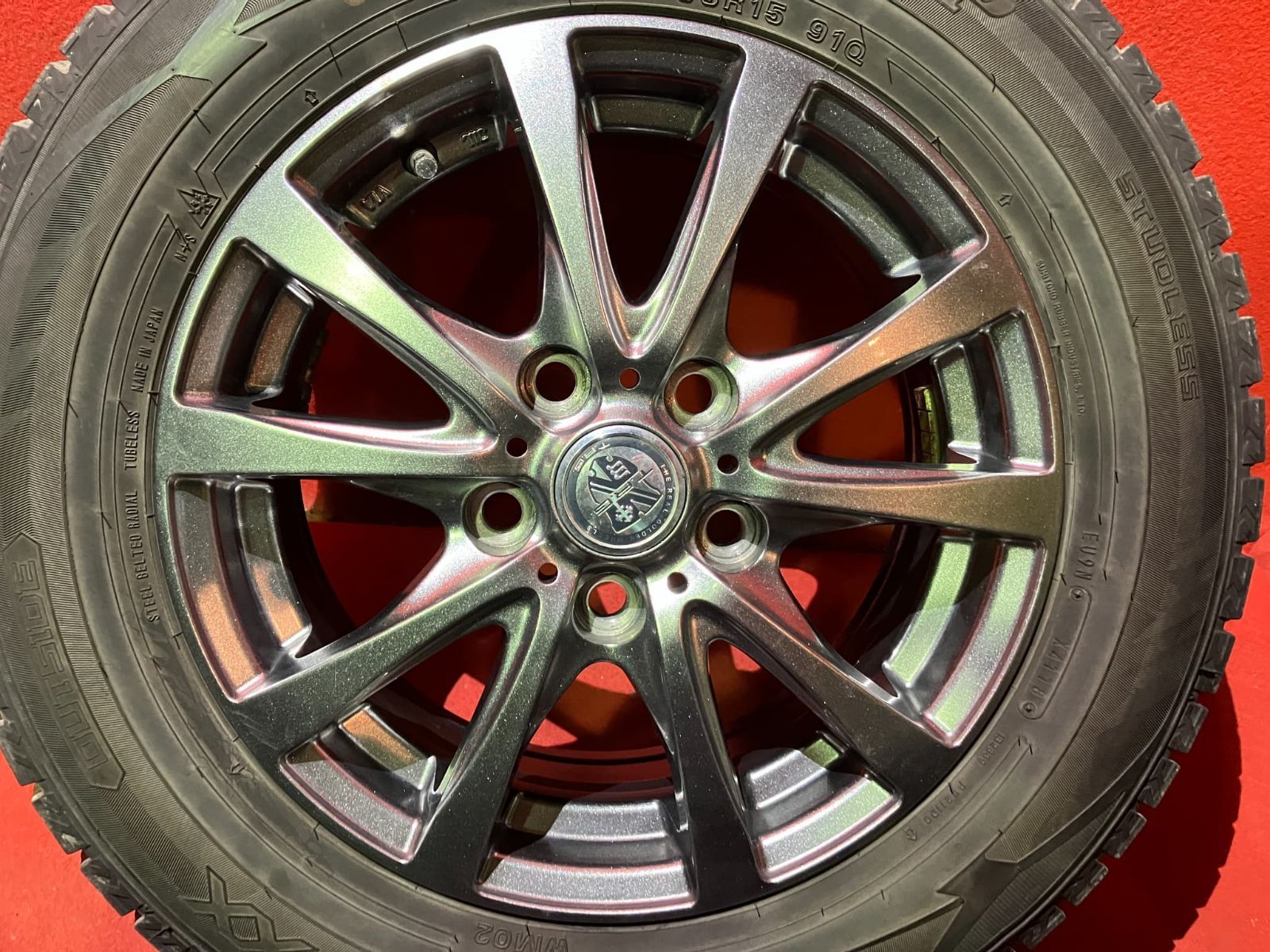  スタッドレスタイヤホイールセット 195|65 R 15 DUNLOP WM 02 x 6.0 52 114.3|5 H 社外 T.R.G. 4本SET 15インチ タイヤ ホイールセット