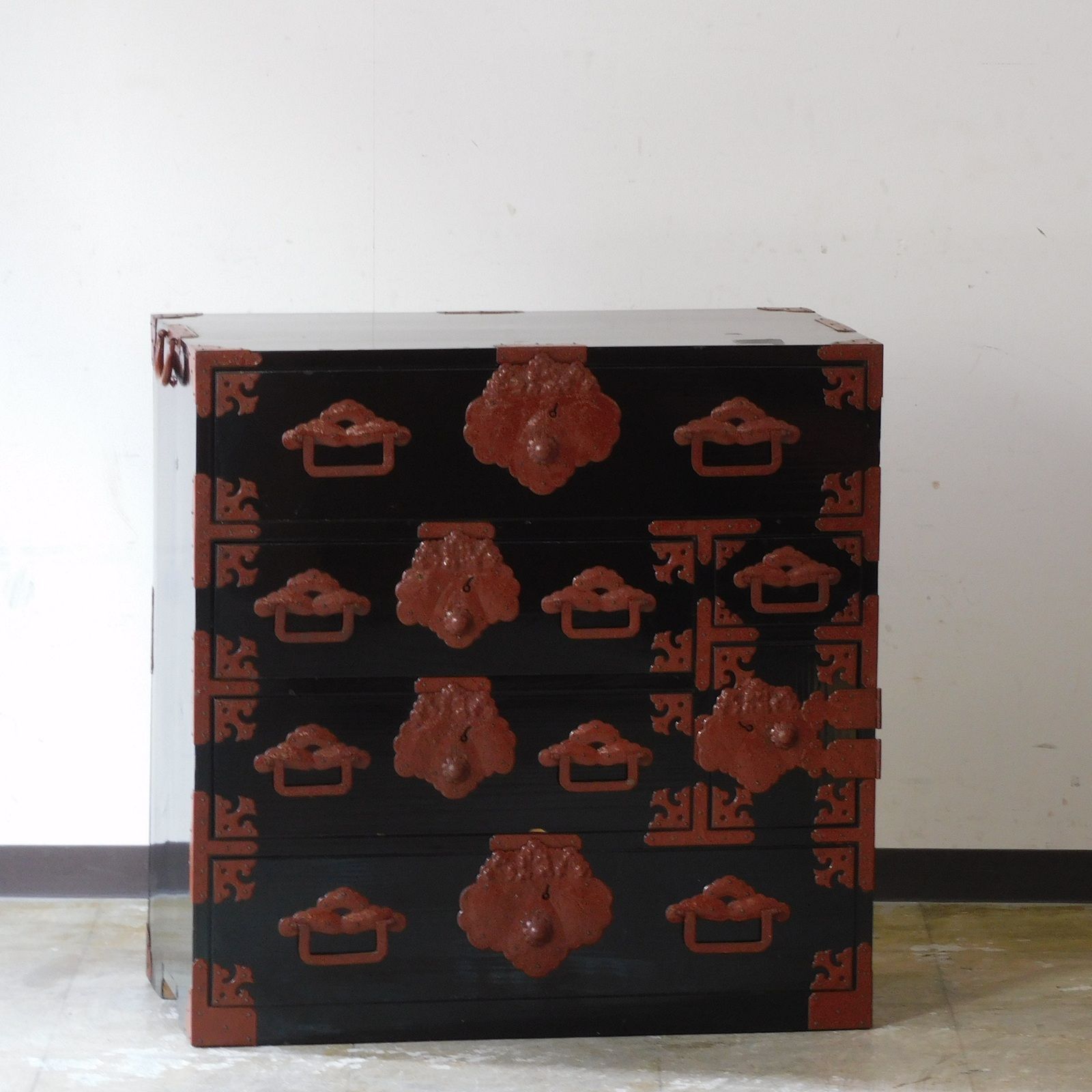 秋田地方 桐葉金具 時代 小箪笥 鍵付き HK-a-05752 / 無垢材 時代箪笥