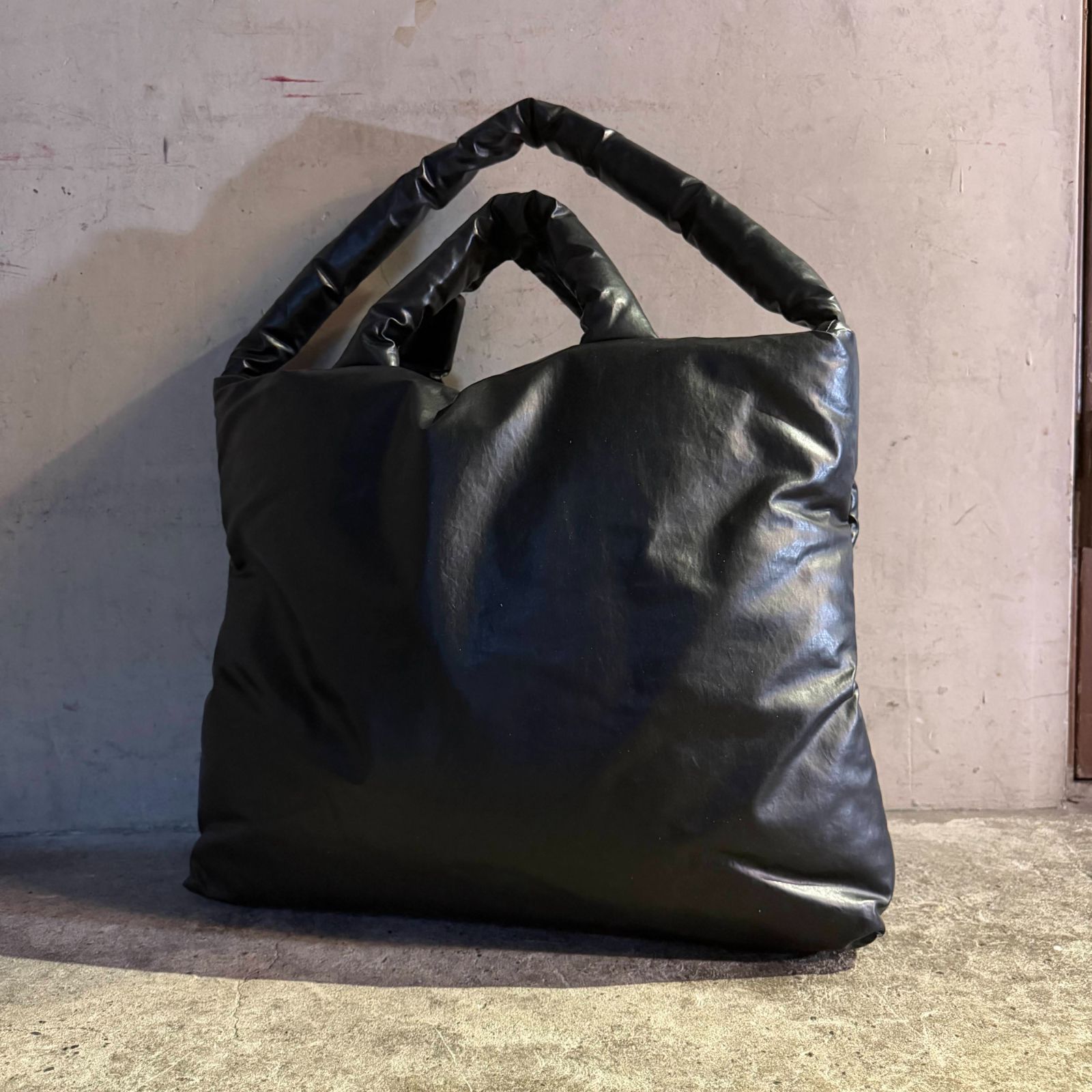 KASSL Editions Pillow Large oil 2 WAYバッグ 中綿 ブラック カッスル エディションズ ショルダーバッグ トートバッグ