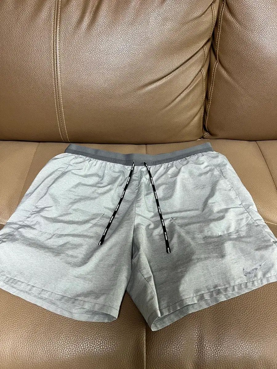 ナイキ グレー ストライド 7インチ 2-IN 海外L