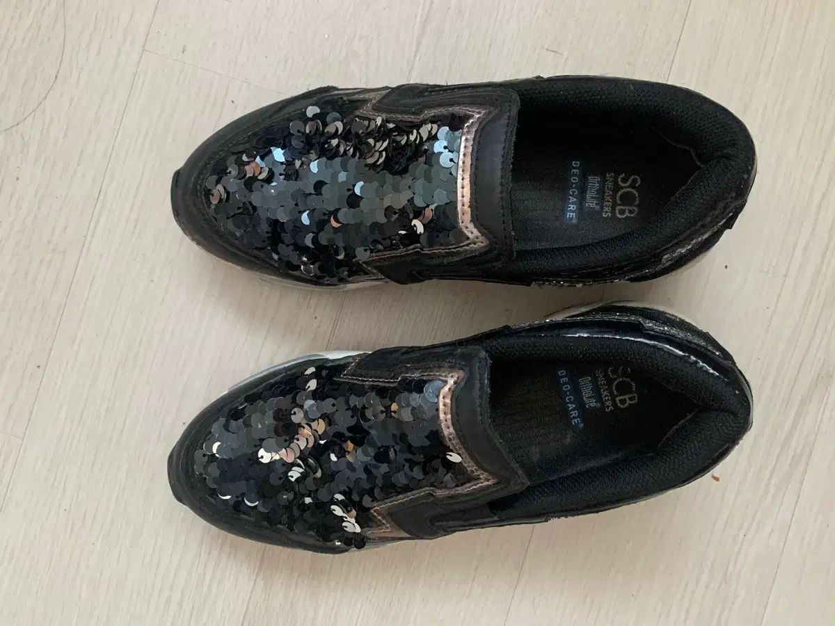 SUECOMMA BONNIE シューコンマボニー スニーカー スリッポン ブラック スパンコール