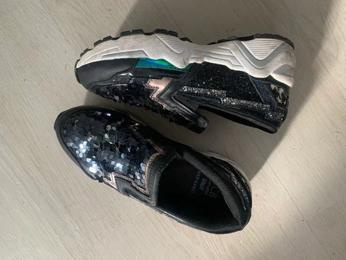 SUECOMMA BONNIE シューコンマボニー スニーカー スリッポン ブラック スパンコール