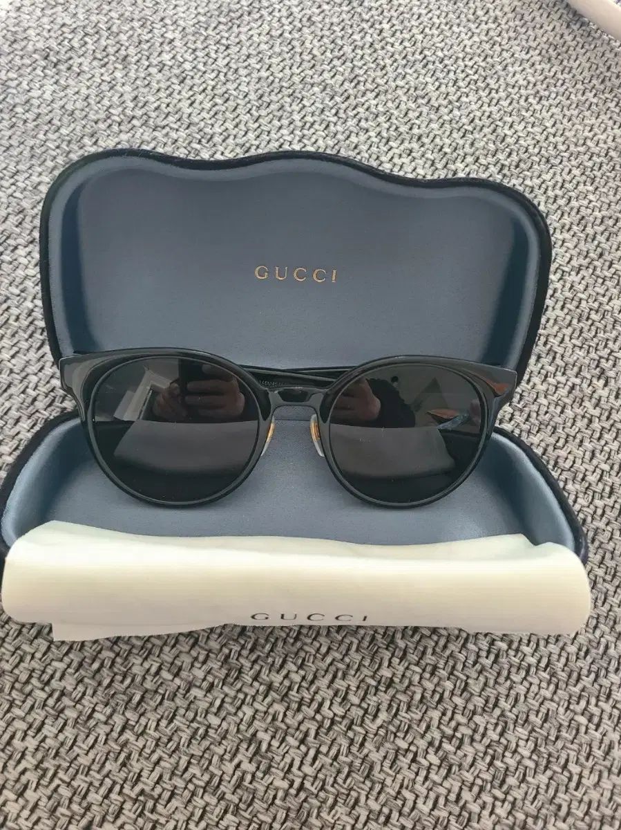 グッチ キャットアイ サングラス ブラック フレーム