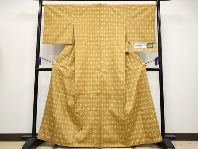 平和屋本店○極上 本場琉球絣 手織 大城誠光作 黄土色地 証紙付き 逸品