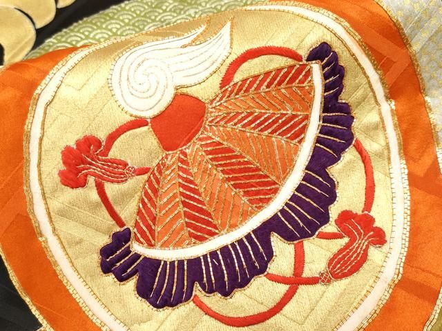 ● 上 振袖 駒刺繍 吉祥花蝶丸文 黒地 金彩 s 6 コスパ重視 振袖 