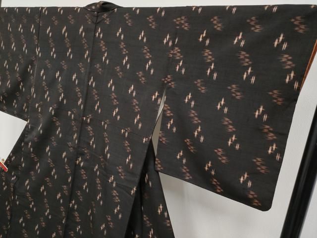 平和屋本店○極上 国指定重要無形文化財 本場久米島紬 手織 証紙付き