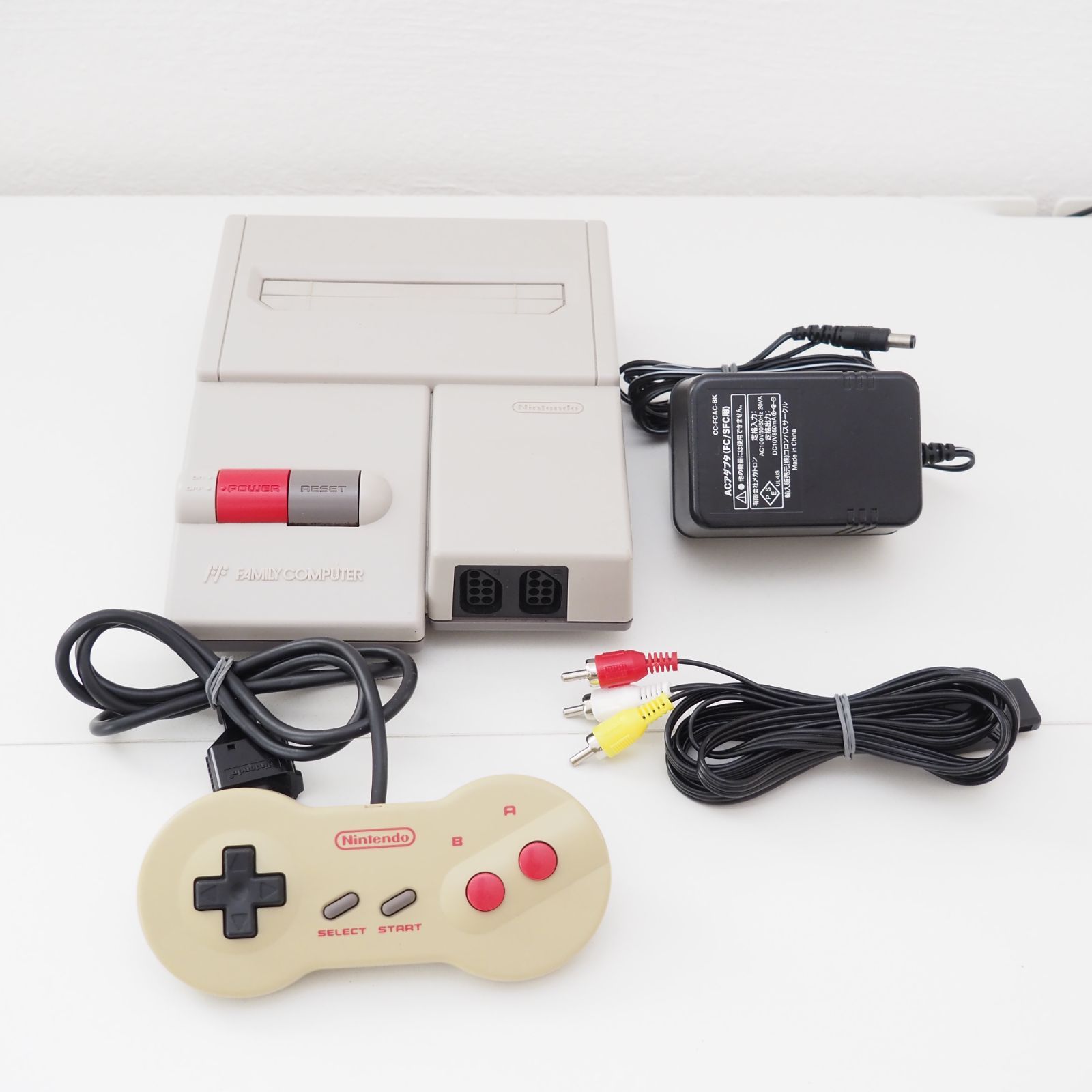 New ファミコン ファミリー コンピュータ 本体 AV仕様 FC すぐ遊べる