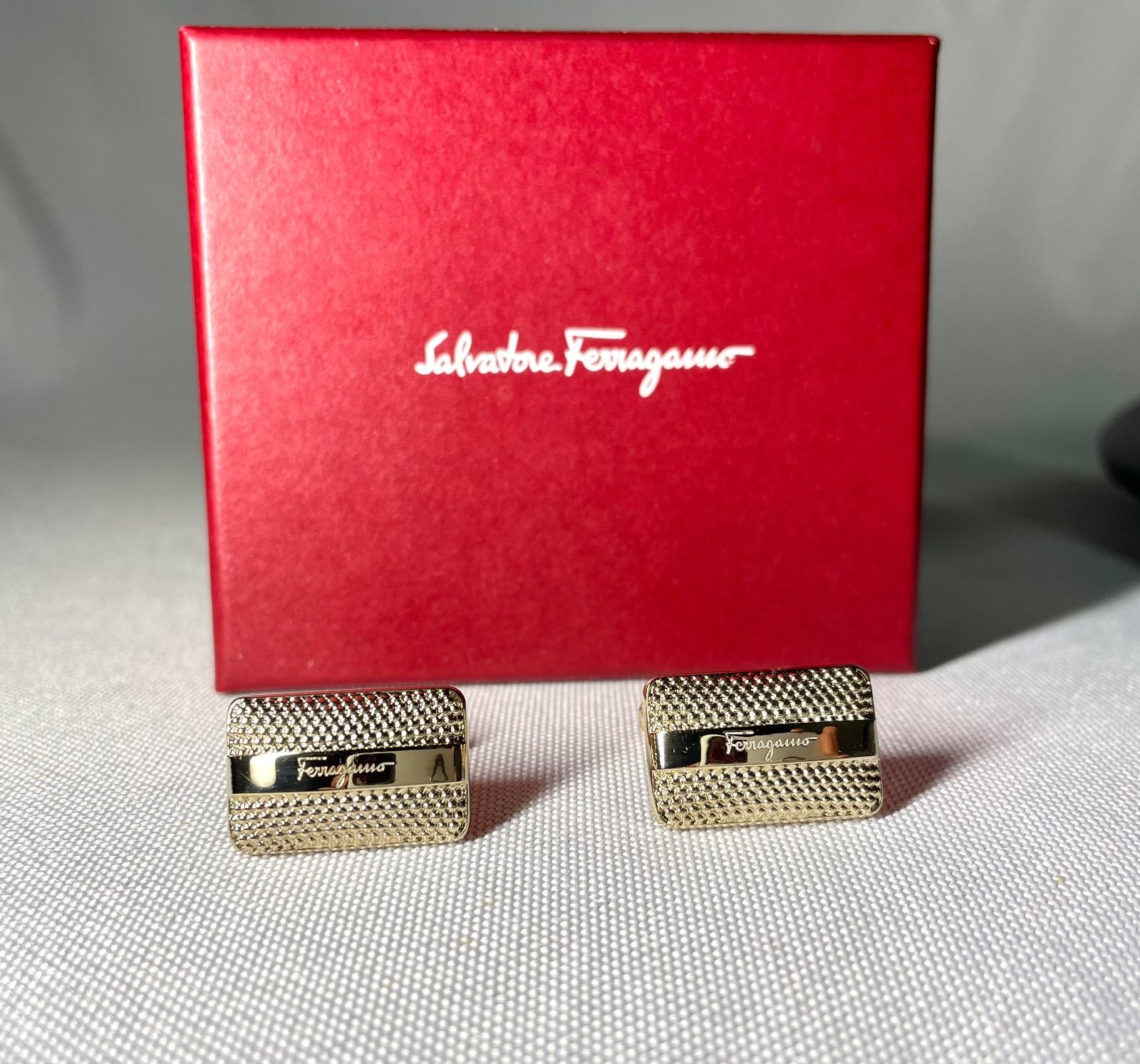 Salvatore Ferragamo サルヴァトーレフェラガモ ブランドロゴ - パターンデザイン カフス ゴールド カフリンクス ボタン 箱有