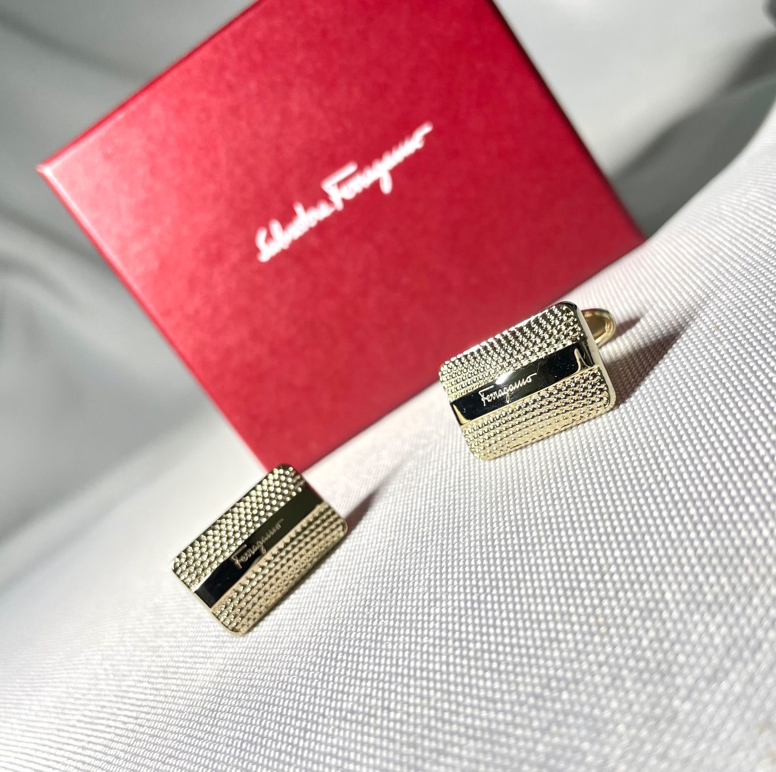 Salvatore Ferragamo サルヴァトーレフェラガモ ブランドロゴ - パターンデザイン カフス ゴールド カフリンクス ボタン 箱有