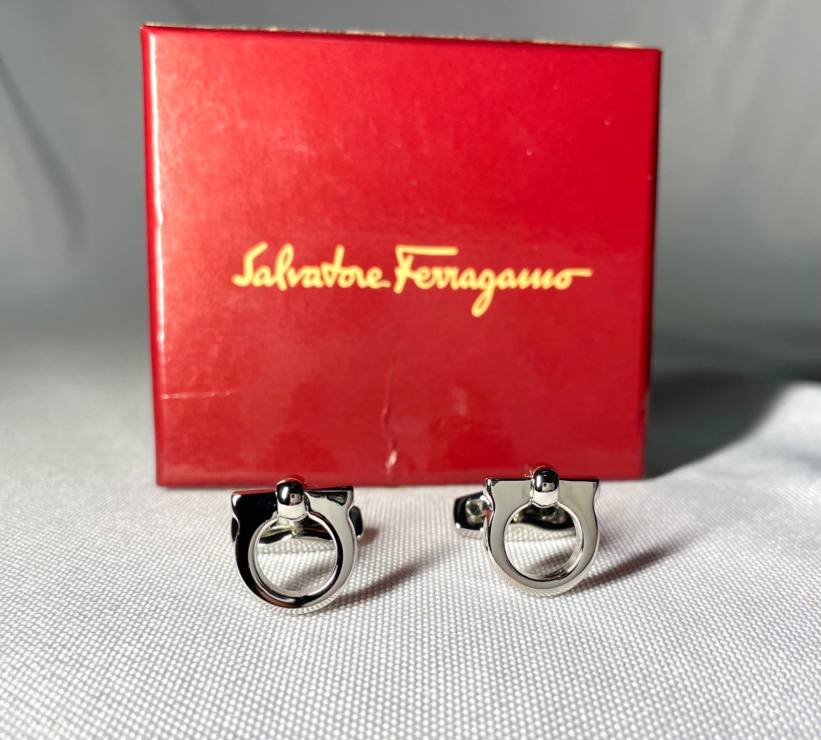 美品 Salvatore Ferragamo サルヴァトーレフェラガモ ガンチーニ 立体