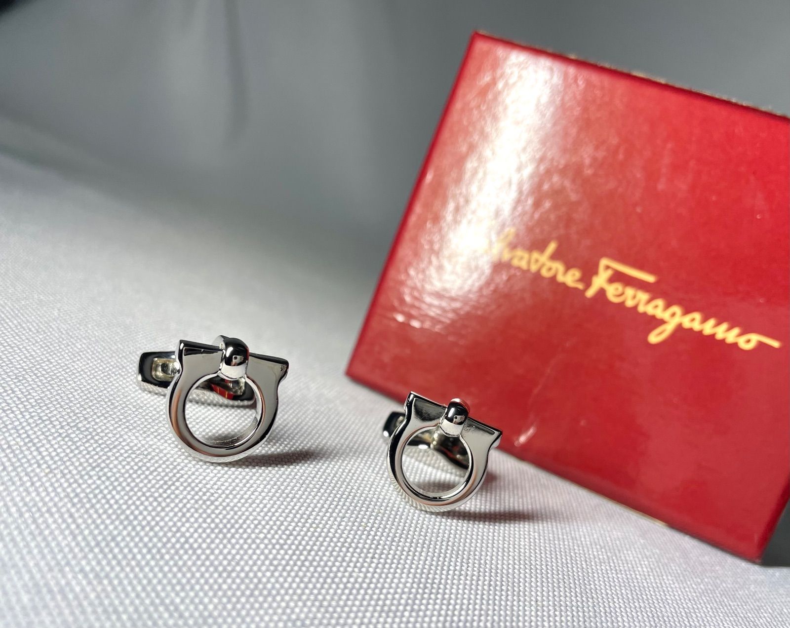 美品 Salvatore Ferragamo サルヴァトーレフェラガモ ガンチーニ 立体