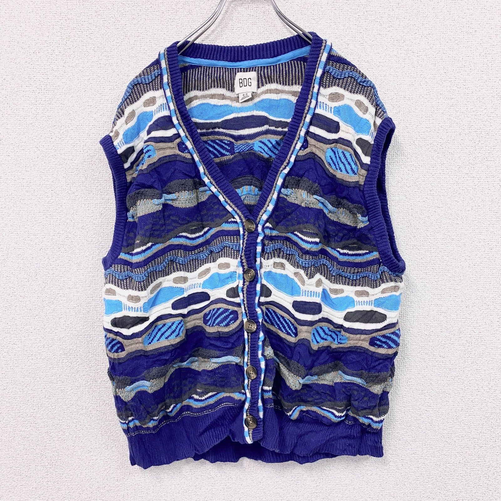 3点以上まとめ買いで20％OFF】古着 used BDG COOGI風ニットベスト 3D