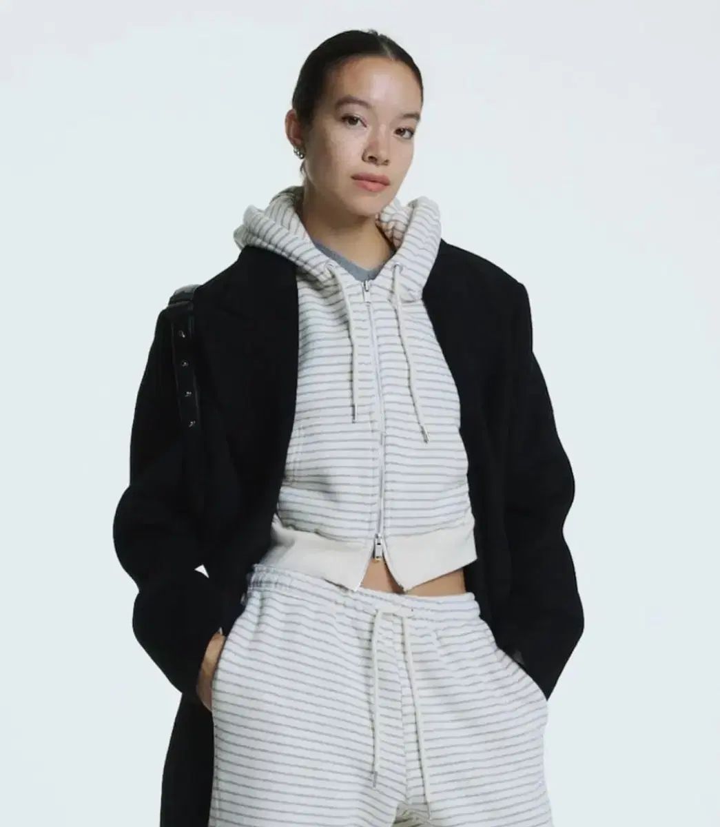 GLOWNY ストライプ ジップアップパーカー セール S（The First 価格ㅠㅠ）