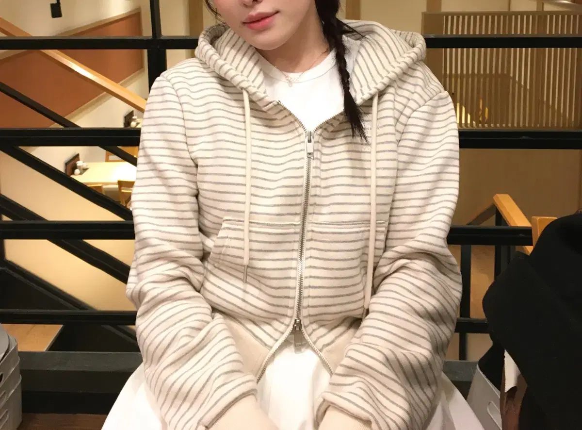 GLOWNY ストライプ ジップアップパーカー セール S（The First 価格ㅠㅠ）