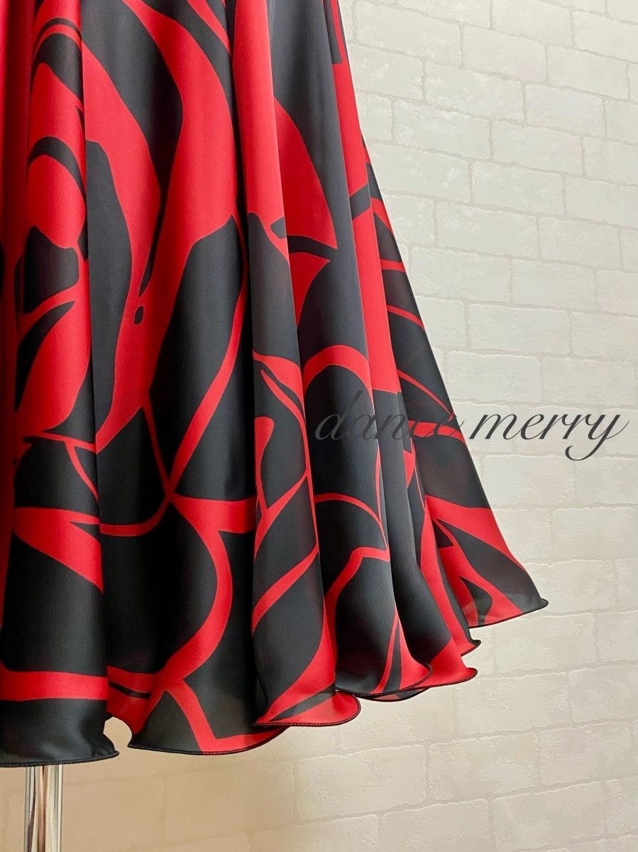 新品 フレアー最大！ パソドブレ タンゴ ワルツ 社交ダンス スカート