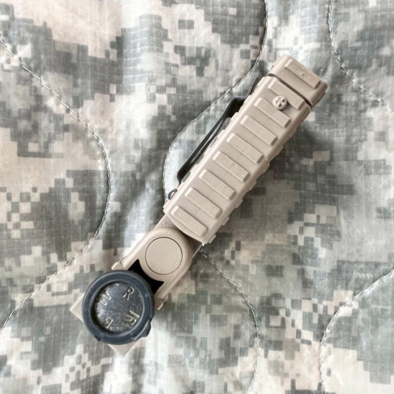 米軍放出品】タクティカルライト フラッシュライト 懐中電灯
