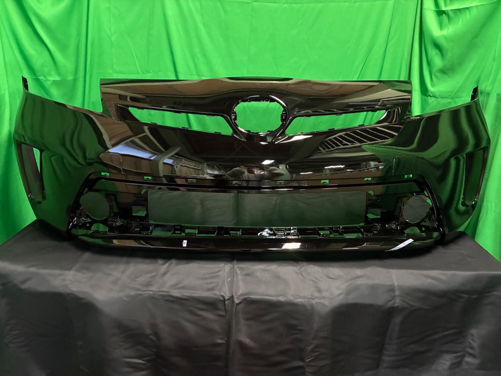 A34/ 30プリウス　後期フロントバンパー 202ブラック　タレ、小傷あり 車 TOYOTA 30系プリウス/30プリウス後期 フロントバンパー/ブラック