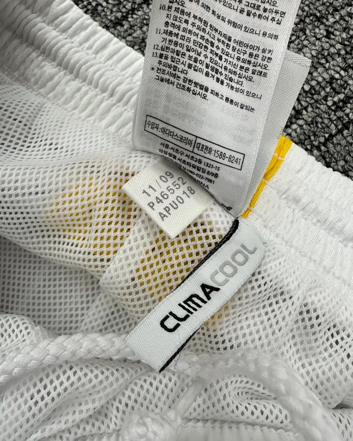 トラックパンツ