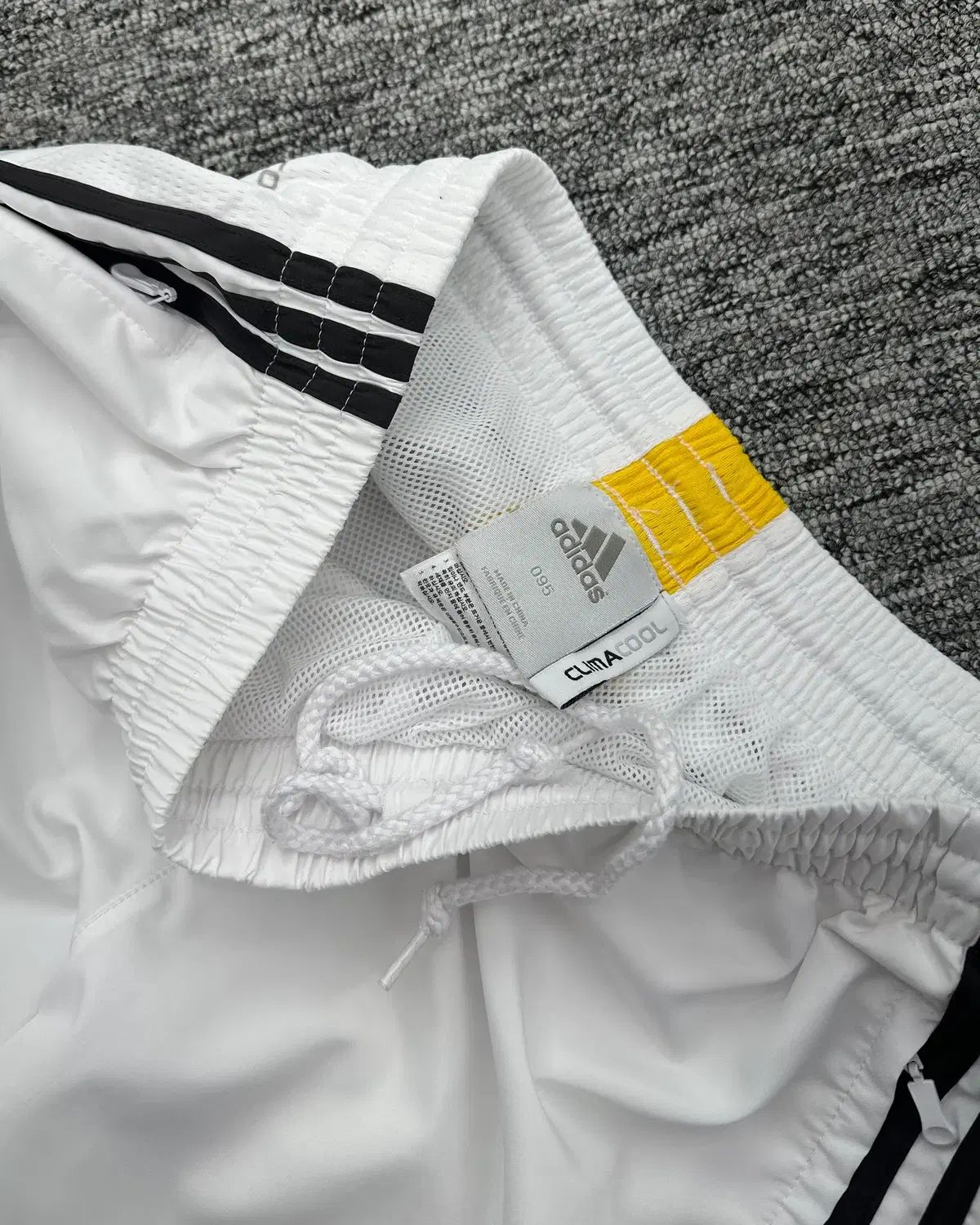 アディダス トラックパンツ