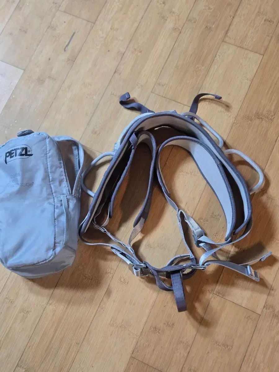 ペツル PETZL コラックス CORAX ハーネス