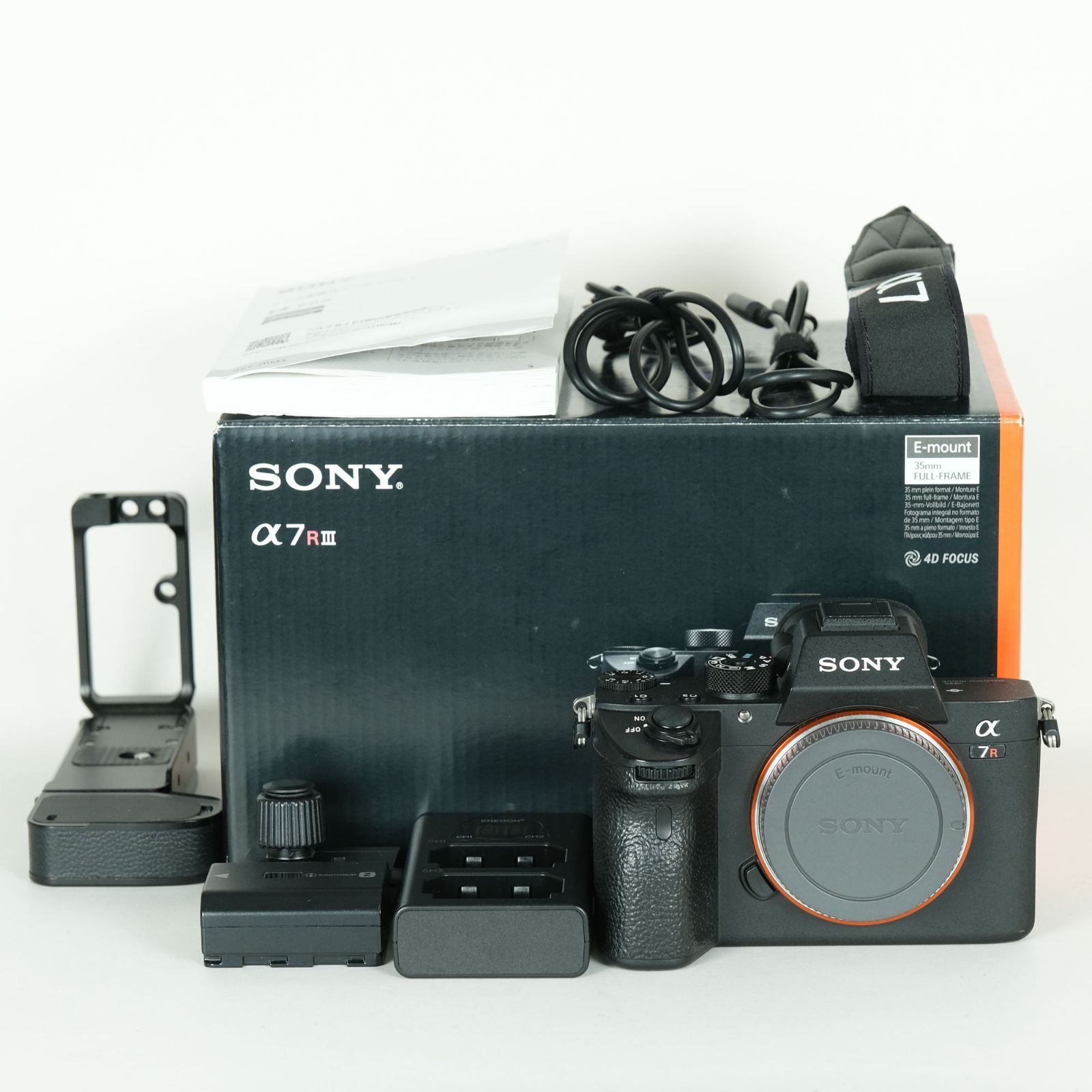 良品 | シャッター数34,140回｜カメラゲージ付] SONY α7R III（ILCE