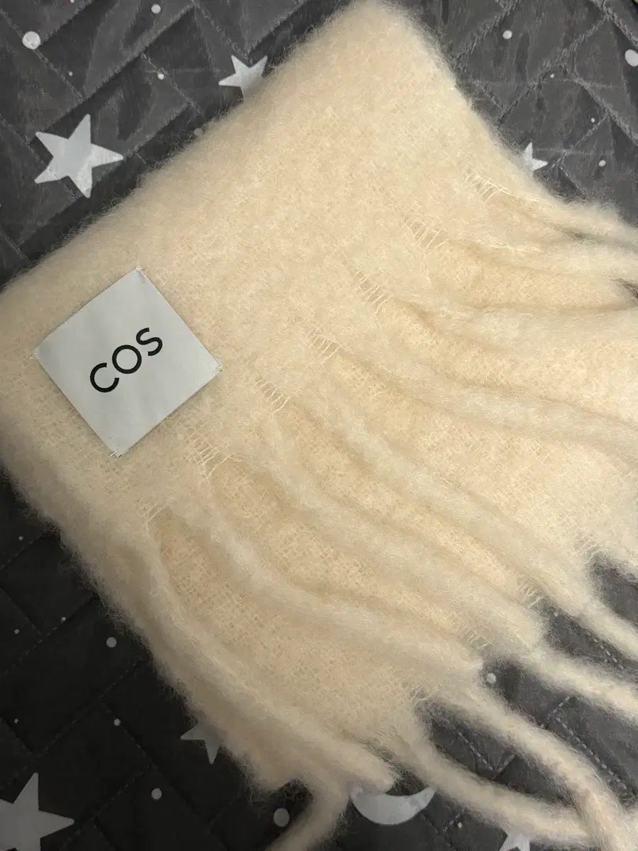 コス cos モヘア マフラー アイボリー 色