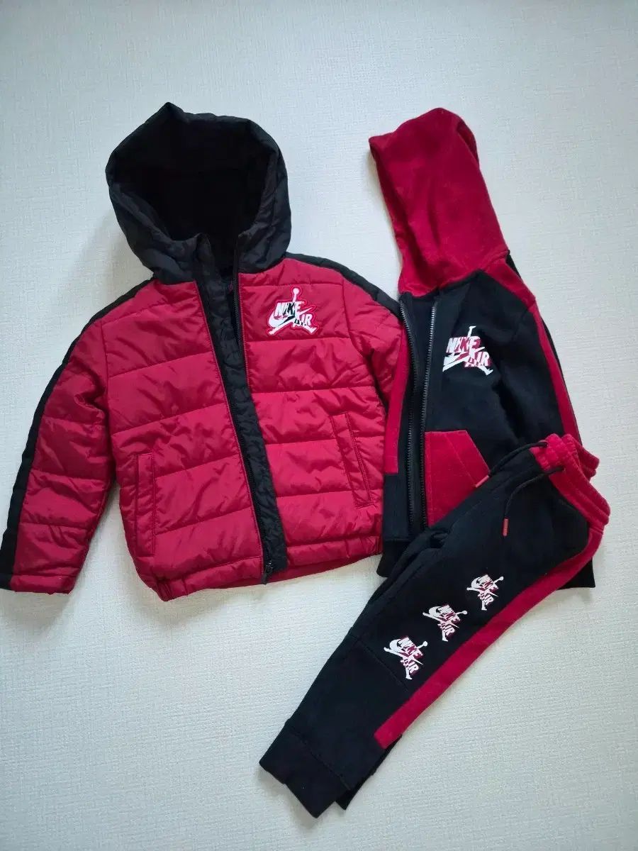 1回着用 NIKE ジョーダン キッズ ダウンジャケット 起毛 ジップアップ 上下セット 3点