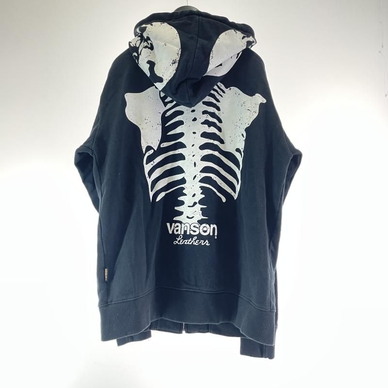 スカルプリントジップパーカー