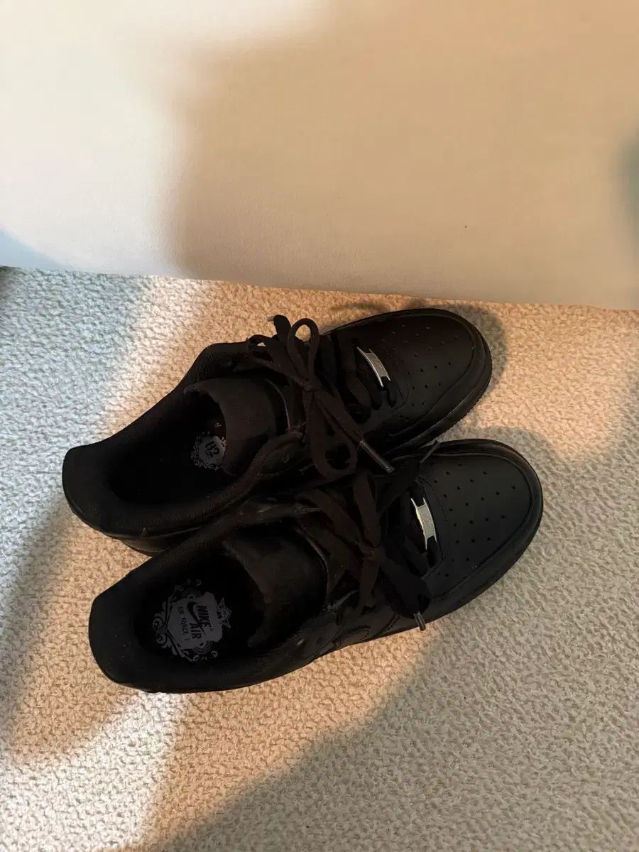 ナイキ エアフォース オールブラック