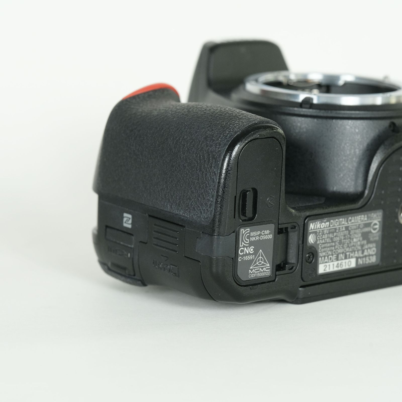 Nikon D5600 ボディ バッテリー2個 + 充電器 美品｜バッテリー2個付] Nikon D5600 [ボディ] | Nikon Fマウント