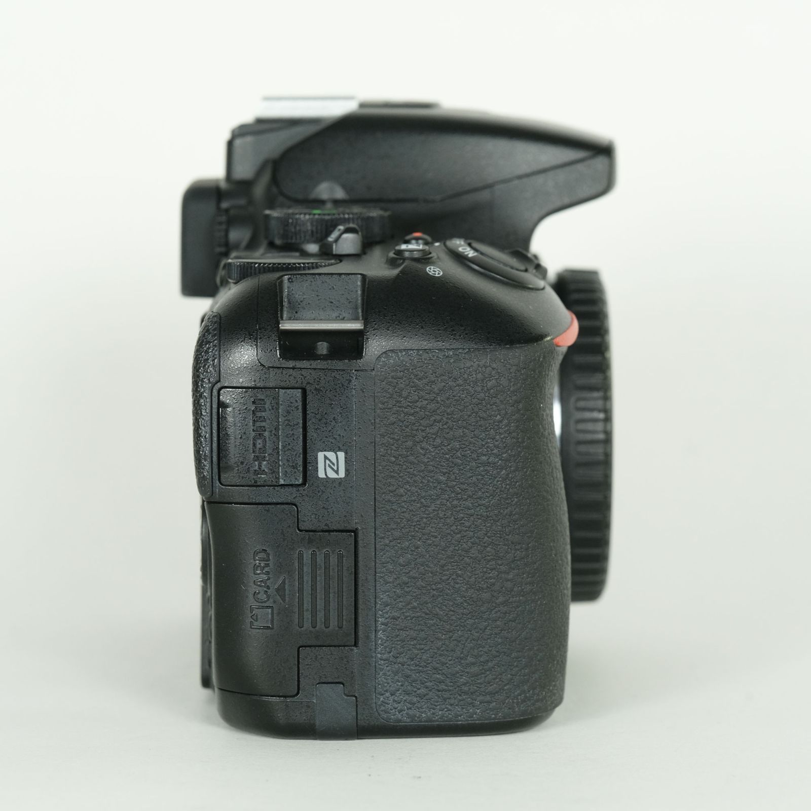 Nikon D5600 ボディ バッテリー2個 + 充電器 美品｜バッテリー2個付] Nikon D5600 [ボディ] | Nikon Fマウント