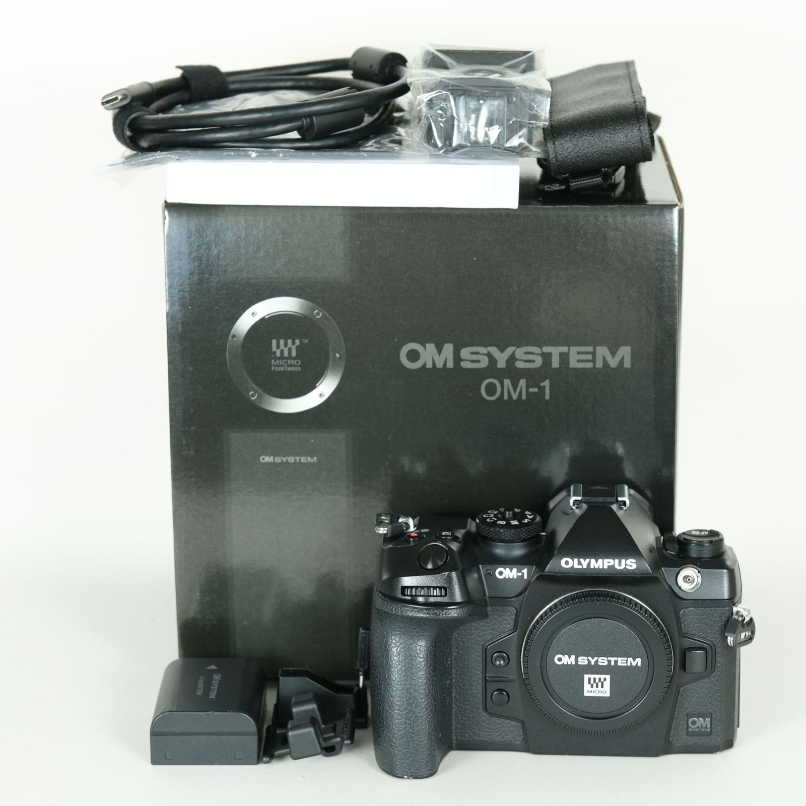 | シャッター数695回 OM SYSTEM OM-1 ボディ マイクロフォーサーズマウント