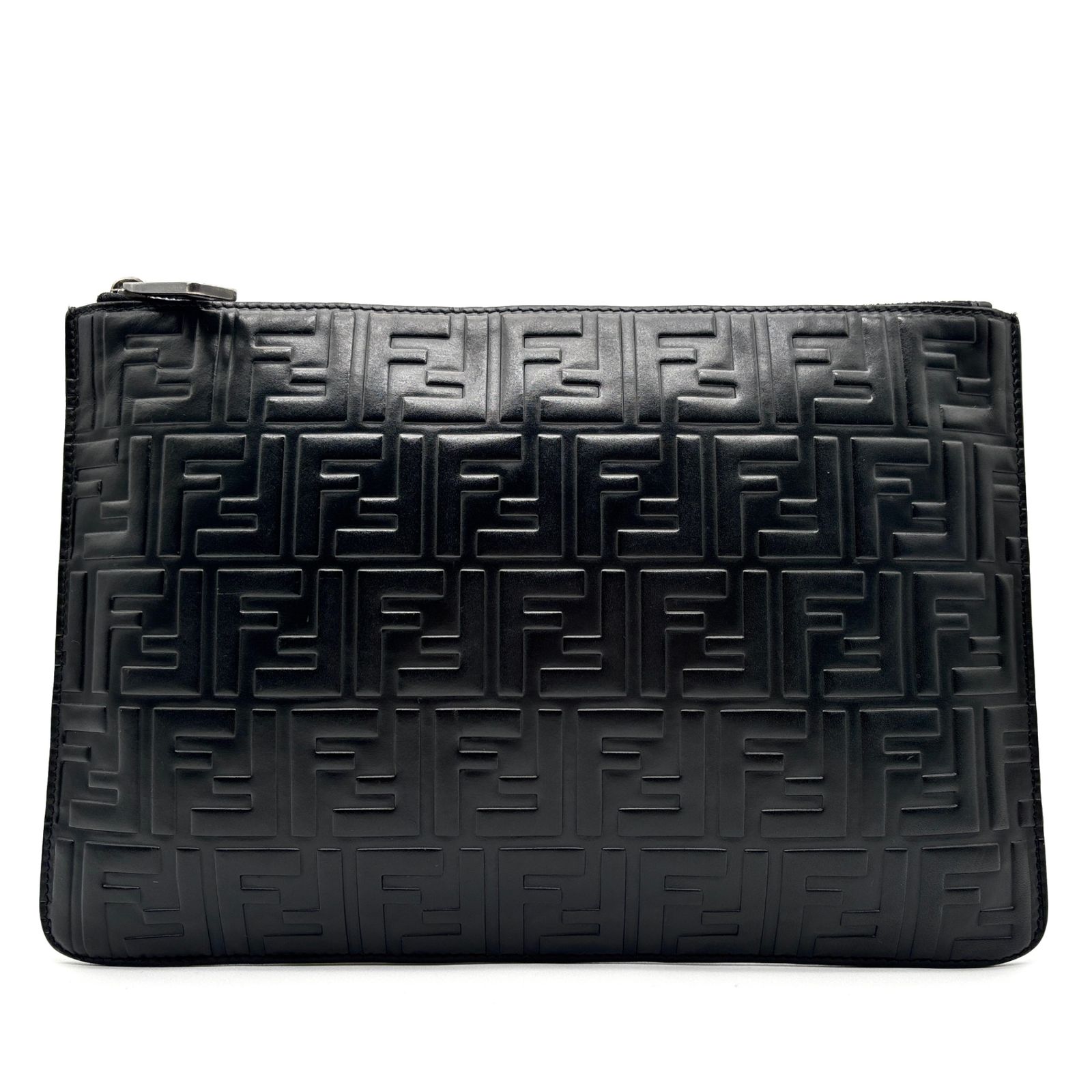 現行美品✨フェンディ バックパック FFロゴ ズッカ柄 エンボス レザー 黒 美品 FENDI フェンディ クラッチバッグ セカンドバッグ エンボス