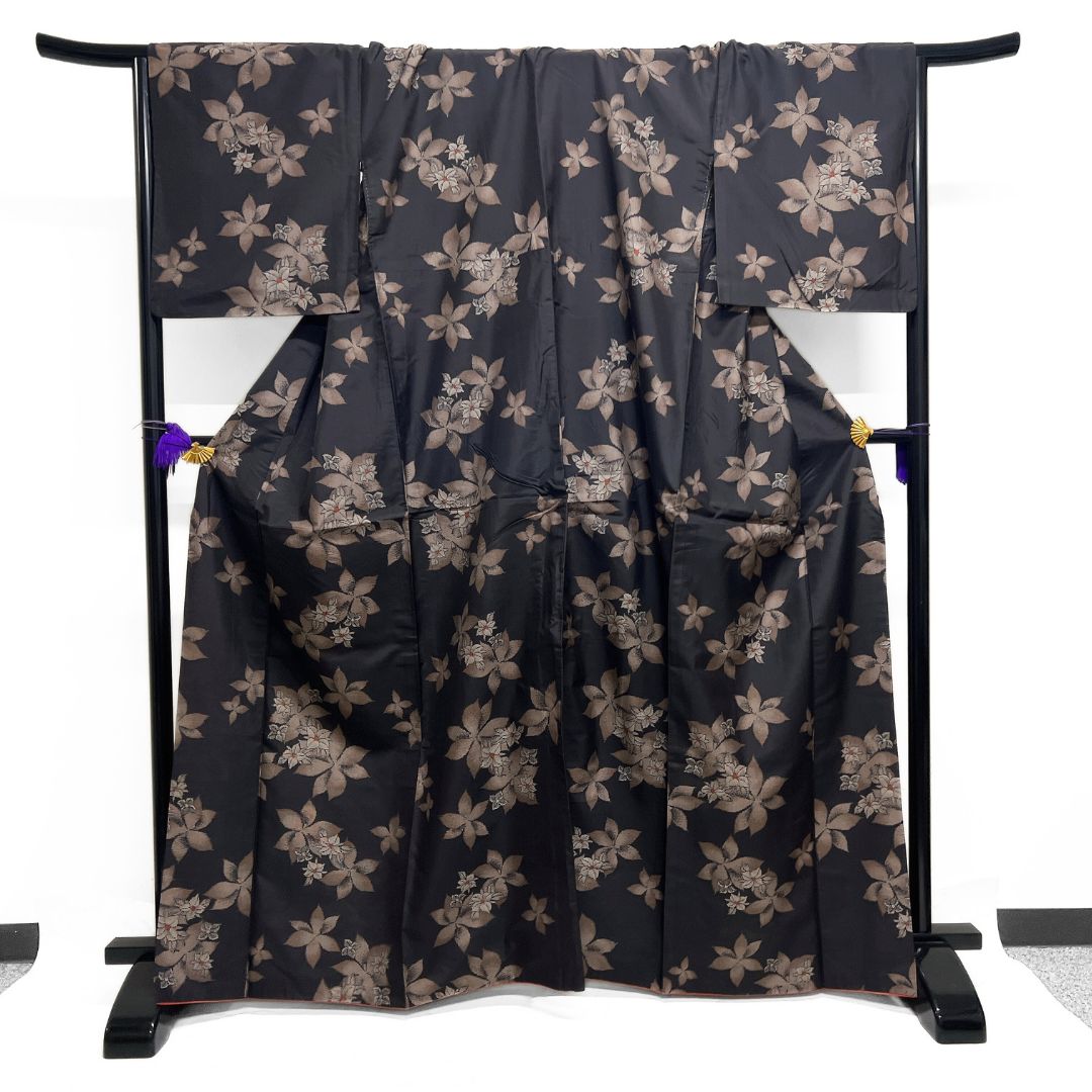 小紋　大島紬　泥染　横縞　花模様　ブラウン　着物　053a p 大島紬 小紋 花模様 黒地 リーフ 泥染 着物 012b d ms - メルカリ