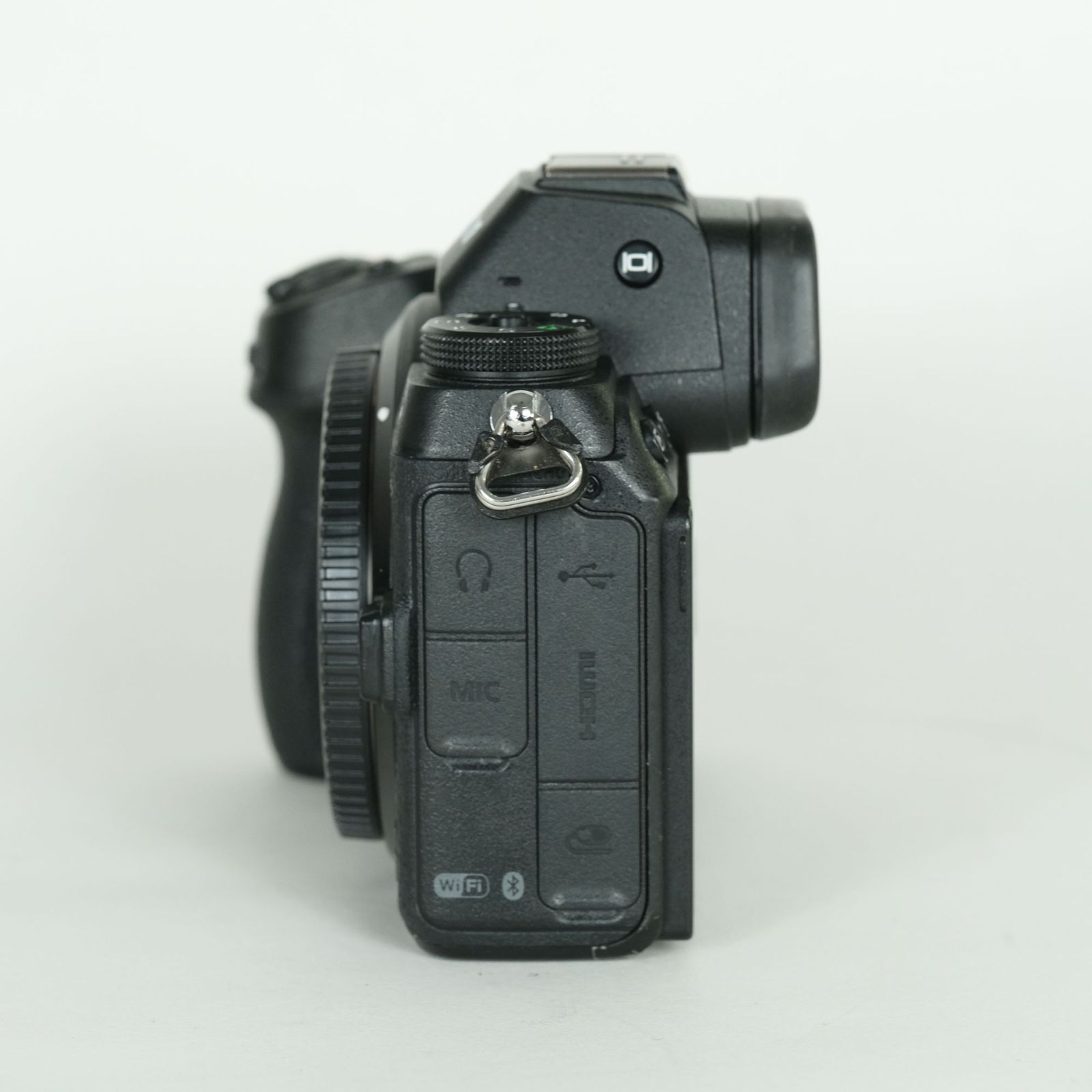 カ*ニ様 [美品] Nikon ニコン　Z7 [ボディ] シャッター数小　メモリ 美品] Nikon ニコン Z7 [ボディ] シャッター数小 メモリカード付