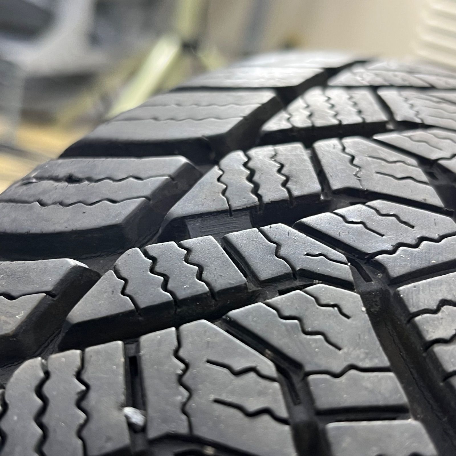 スタッドレスタイヤ 1328