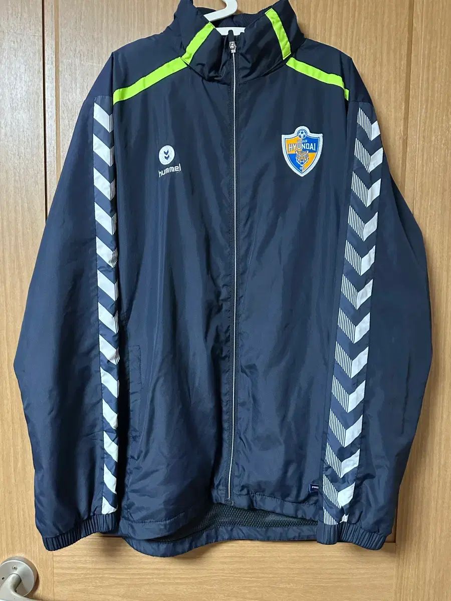 ウルサンHD ヒュンメル ウィンドブレーカー